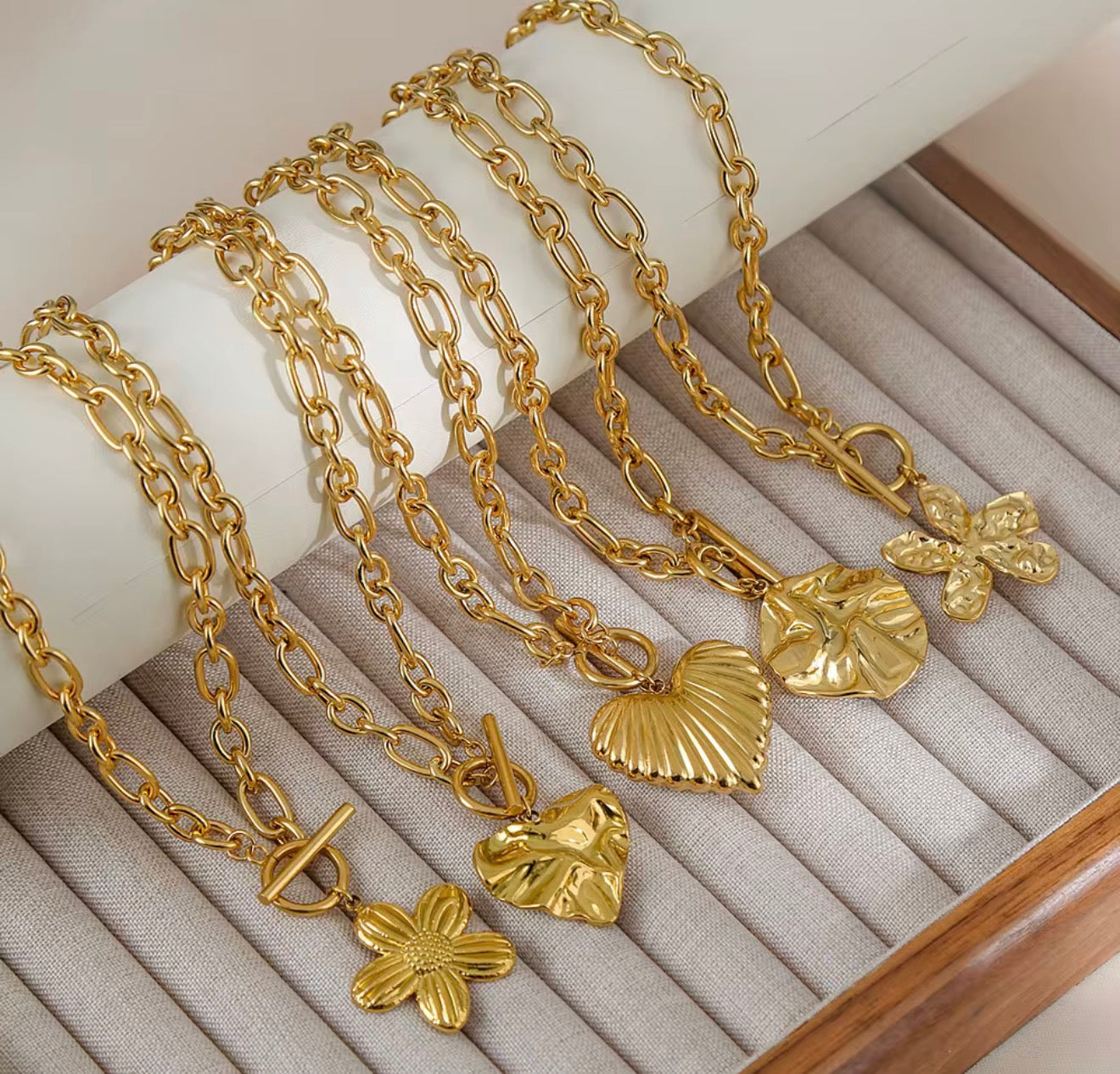 Pendant Toggle Necklace **multiple**