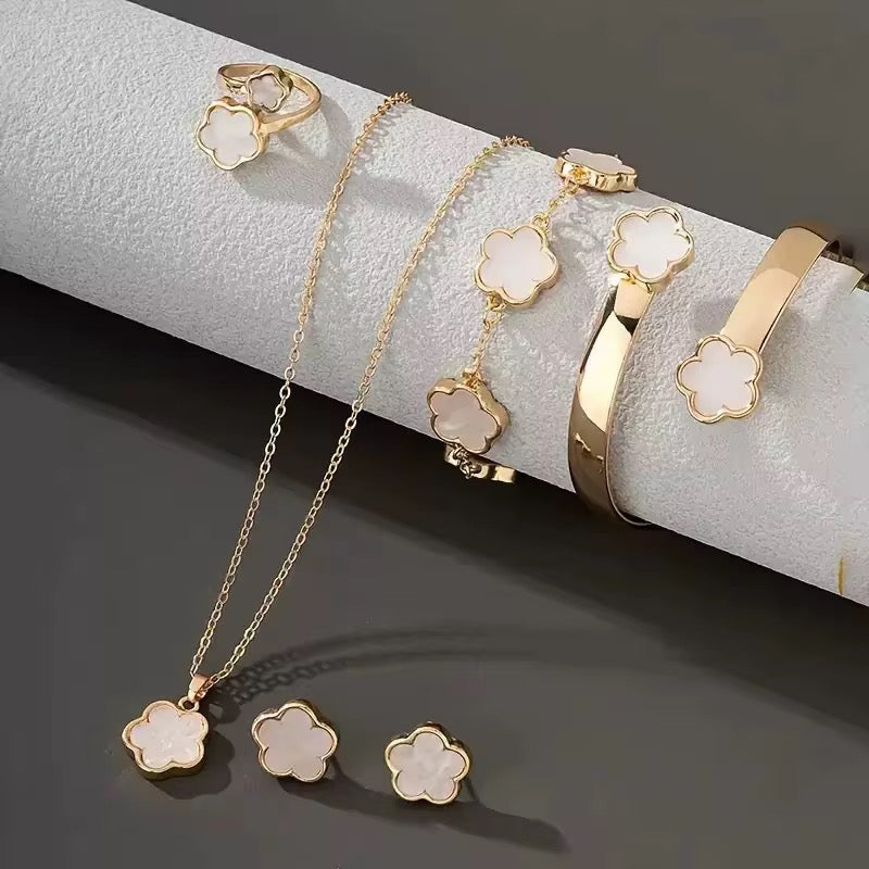 Five Clover Jewelry Set