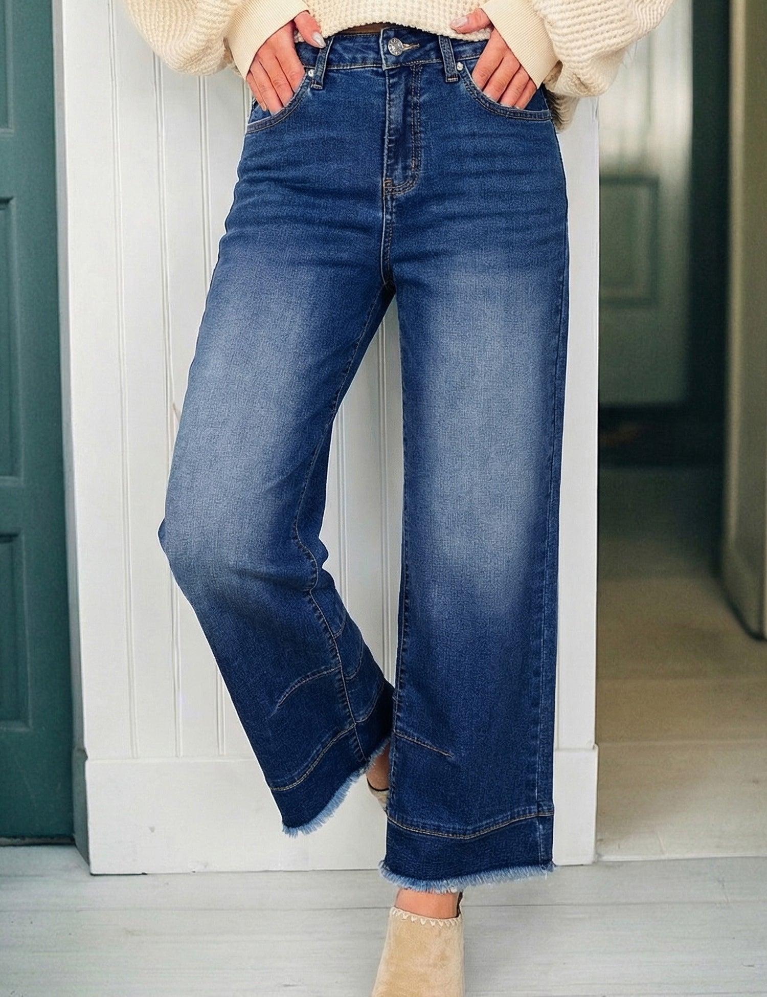 SeamDetailBarrelJeans.jpg